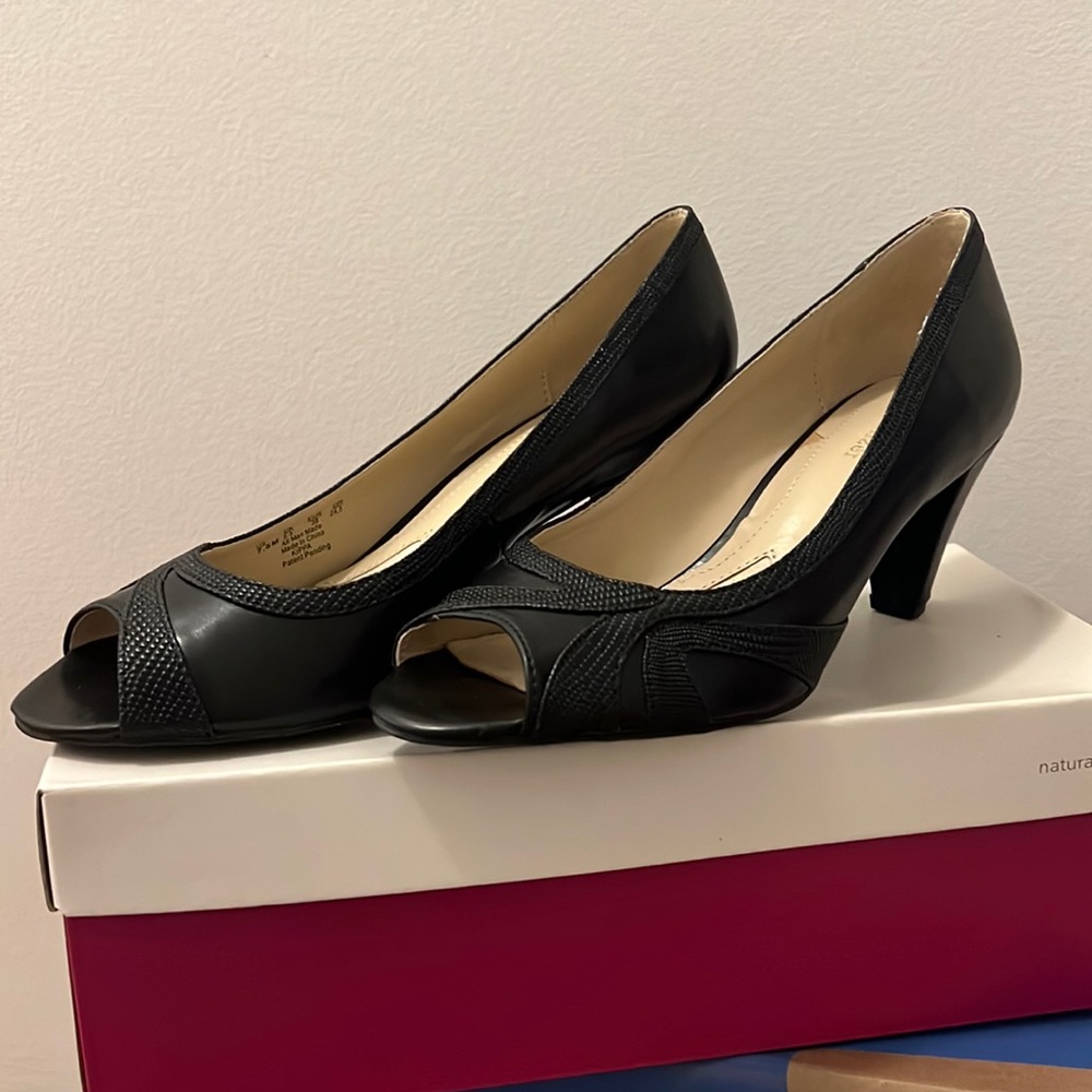 Ladies 7.5 black heels